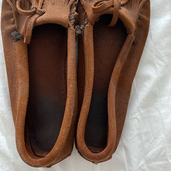 Minnetonka brown suede moccasins - Picture 2 of 5